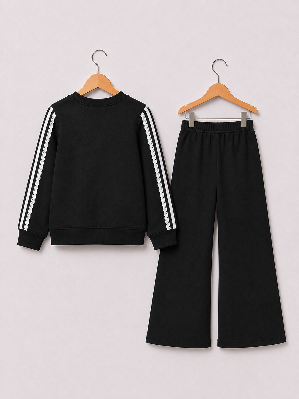 BLACK LACE-TRIMMED FLEECE SET